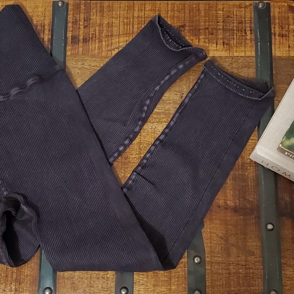 🖤 Free People Ultra High Rise Happiness Runs Leggings 🖤 - Picture 13 of 15